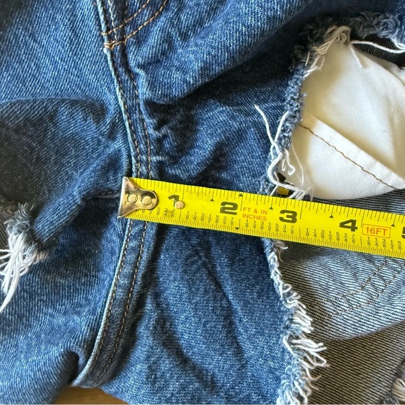 Levi’s X Súper Mario Cut Off Denim Shorts - Picture 9 of 9